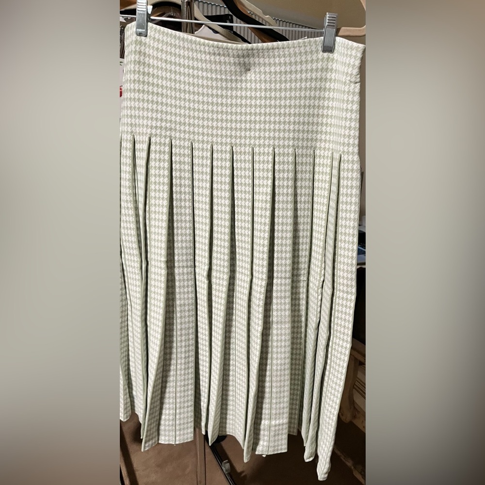 Aleeza Paris Chic Houndstooth Green A-Line Pleated Skirt